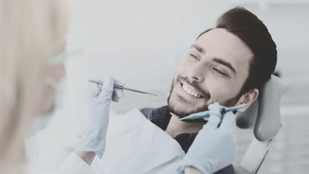 stomatologia pacjent podczas wizyty w klinice w katowicach